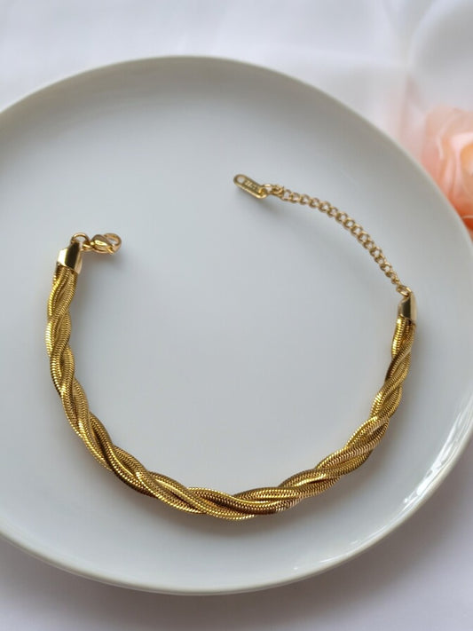GOLDEN TWISTED CHAIN