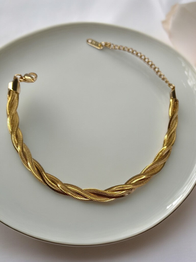 GOLDEN TWISTED CHAIN