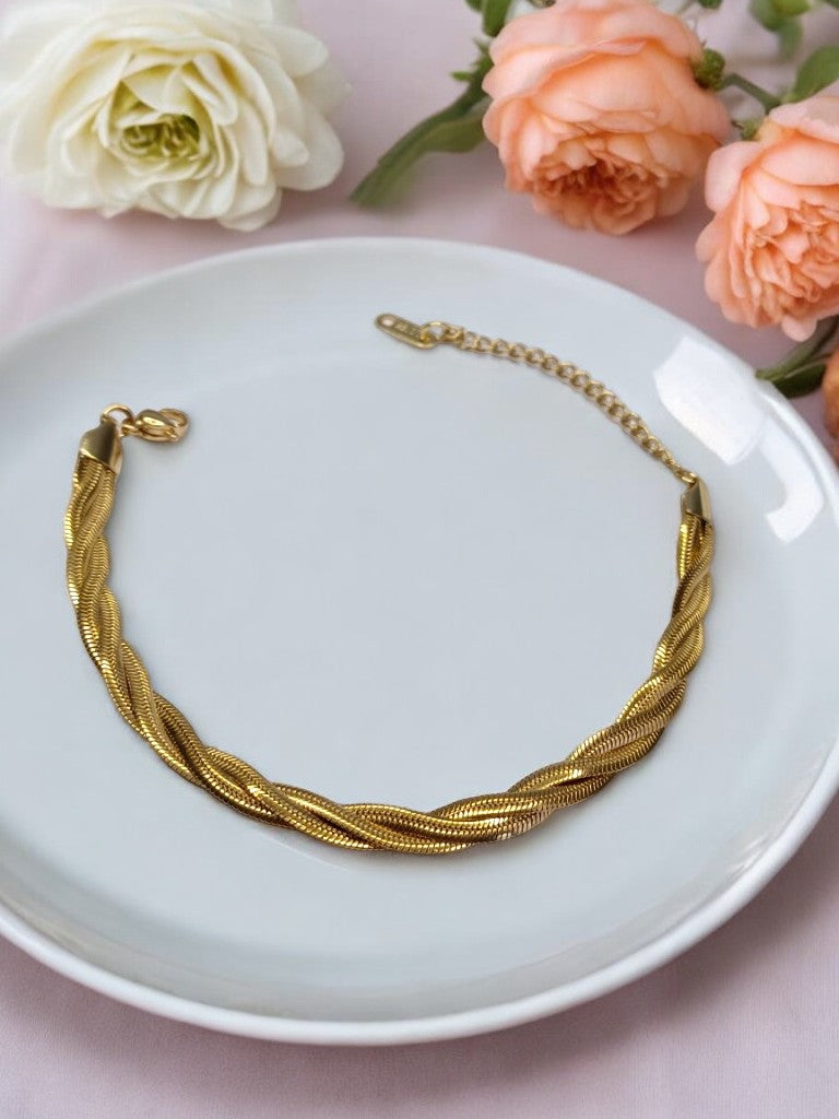 GOLDEN TWISTED CHAIN