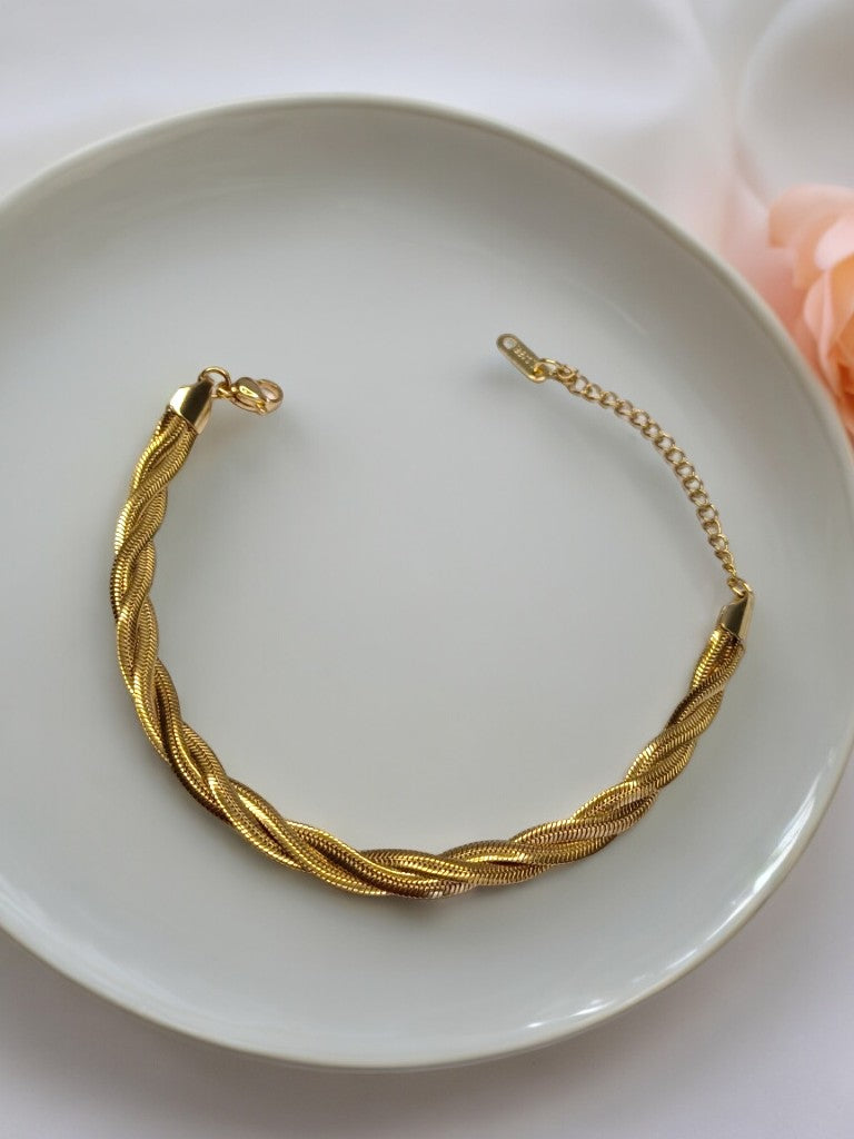 GOLDEN TWISTED CHAIN