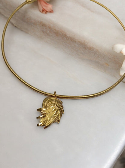GOLDEN HASLI WITH SPARKL PENDENT