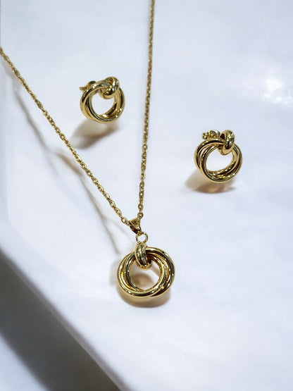GOLDEN CHAIN WITH TWISTED ROUND PENDENT AND EARRING