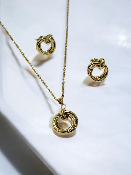 GOLDEN CHAIN WITH TWISTED ROUND PENDENT AND EARRING