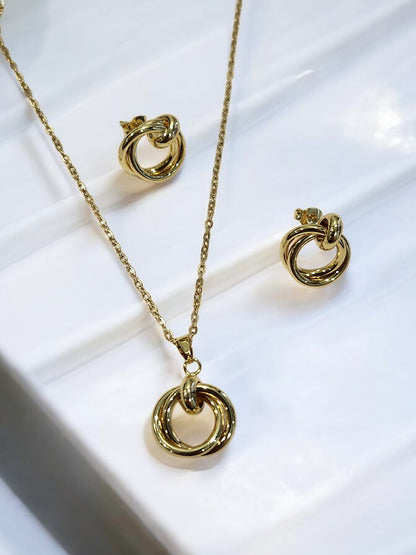 GOLDEN CHAIN WITH TWISTED ROUND PENDENT AND EARRING