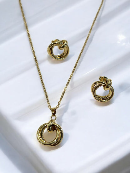 GOLDEN CHAIN WITH TWISTED ROUND PENDENT AND EARRING