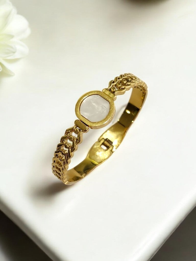 GOLDEN MINIMAL DESIGN