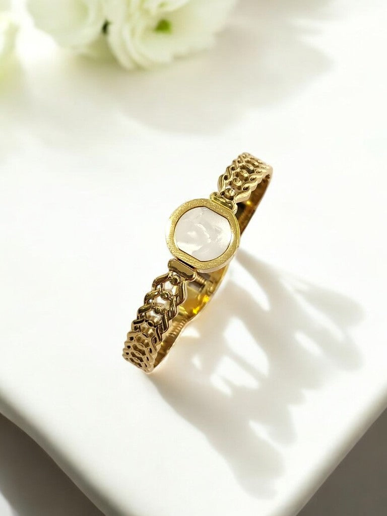 GOLDEN MINIMAL DESIGN