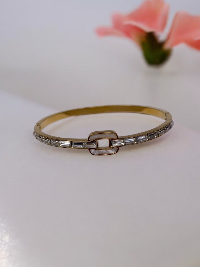 GOLDEN  DIAMOND LINE