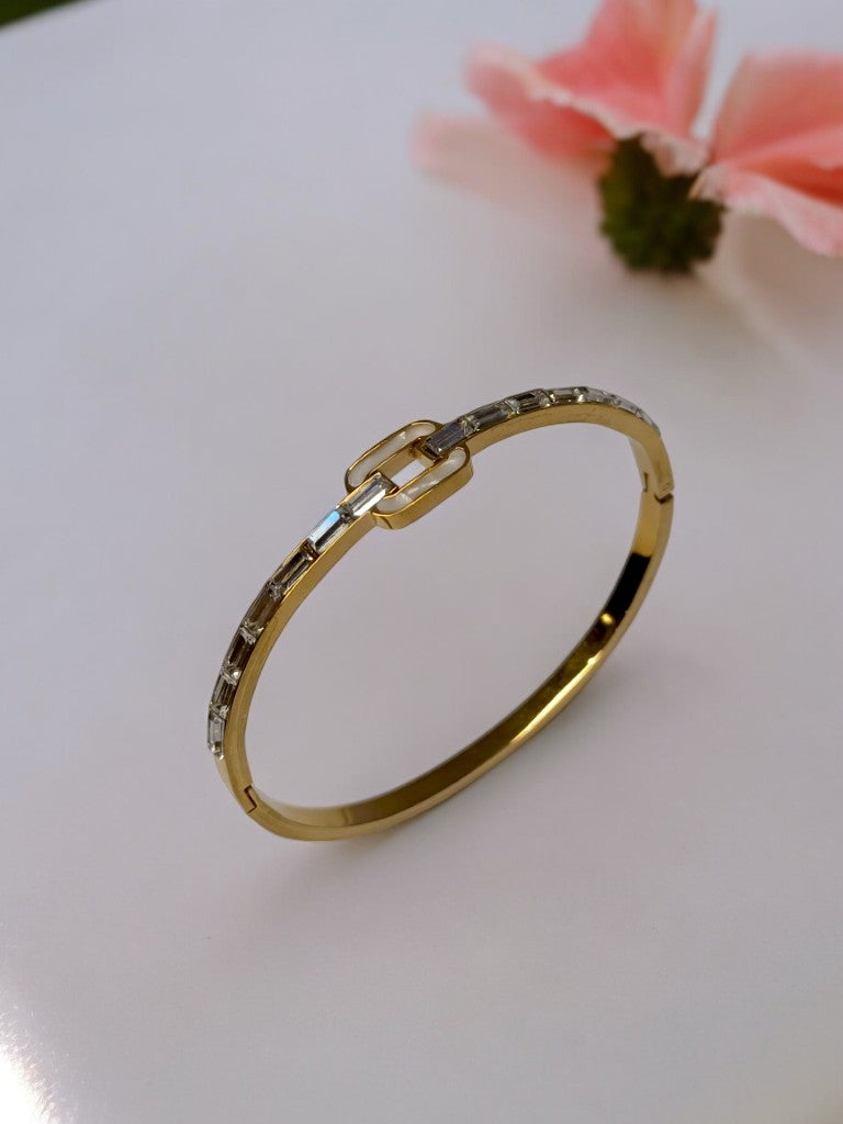 GOLDEN  DIAMOND LINE