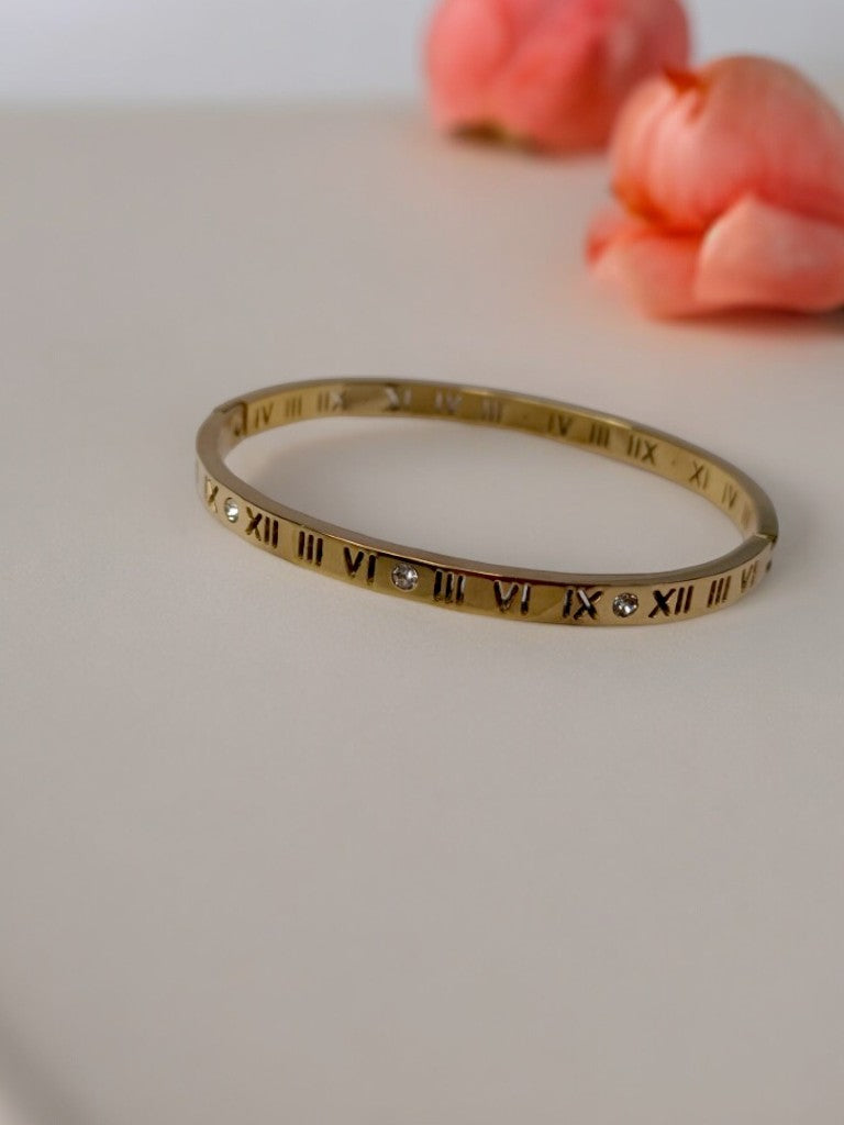 GOLDEN SHINY DIAMOND WITH ROMAN NUMERAL LUXURY LOOKING