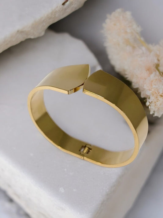 GOLDEN TRENDY BRACELET