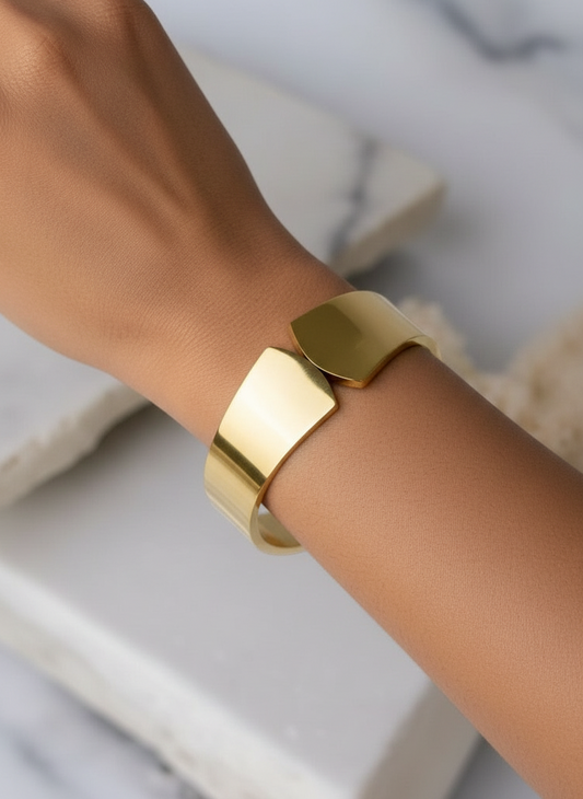 GOLD ROUND CORREY BRACELET