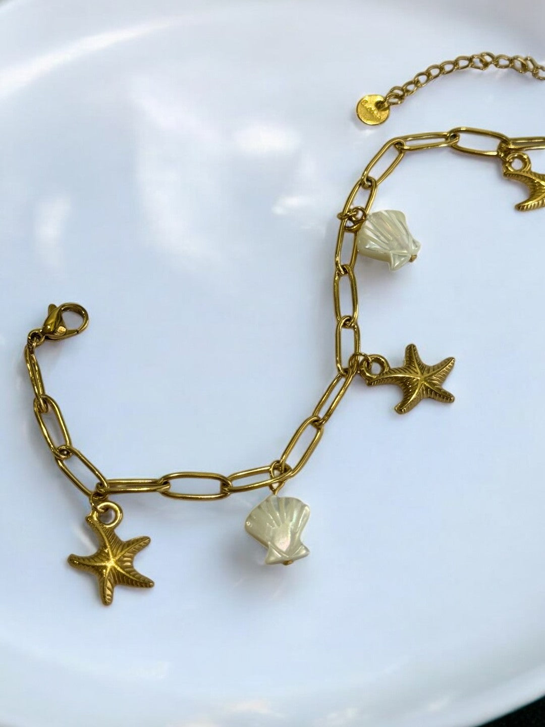 GOLDEN CHAIN BRACELET WITH CHARM LIKE STAR FISH AND SEA SHELL