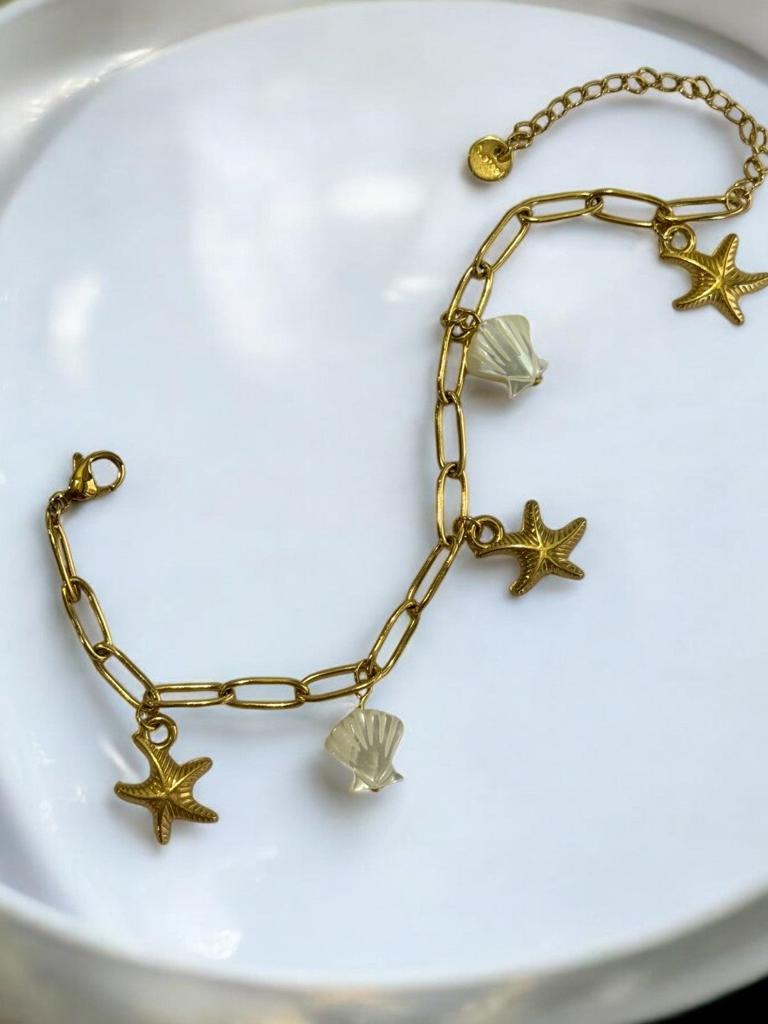 GOLDEN CHAIN BRACELET WITH CHARM LIKE STAR FISH AND SEA SHELL