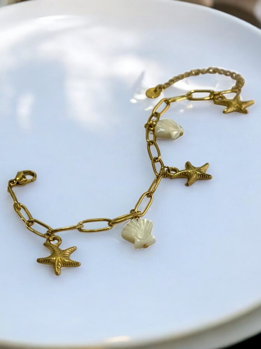 GOLDEN CHAIN BRACELET WITH CHARM LIKE STAR FISH AND SEA SHELL