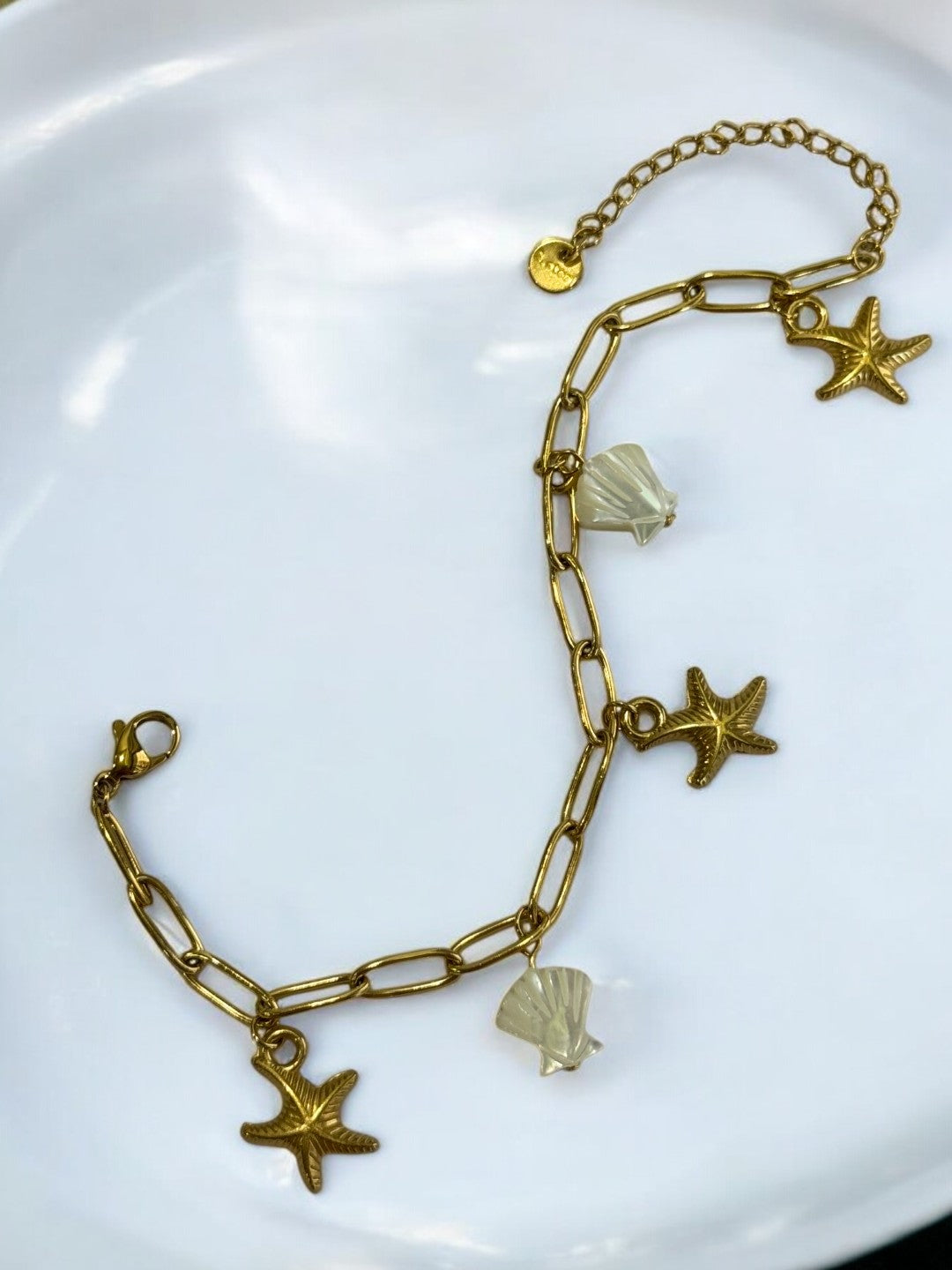 GOLDEN CHAIN BRACELET WITH CHARM LIKE STAR FISH AND SEA SHELL