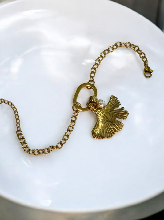 GOLDEN CHAIN SEASHELL WITH PEARL 
