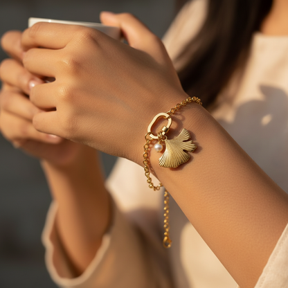 GOLD SEA SHELL WITH CHARM NIKEY BRACELET