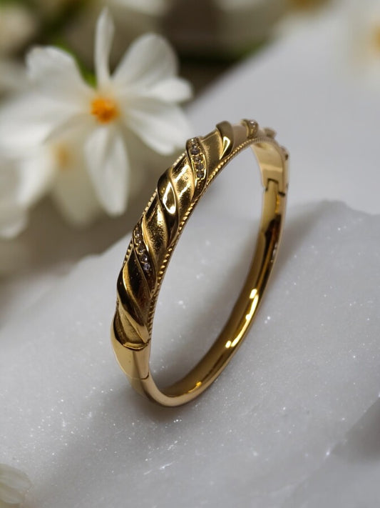 GOLDEN CURVE SLANTING LINE TINY DIAMOND LINE