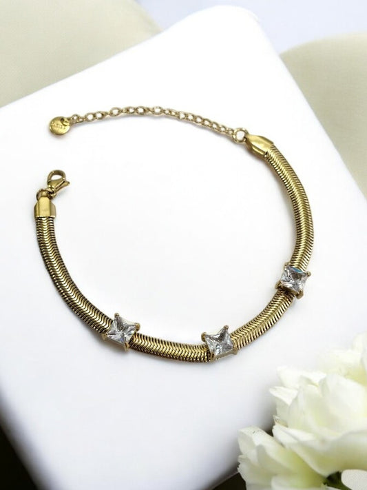 GOLDEN  CHAIN THREE SQUARE SPARKLING DIAMOND