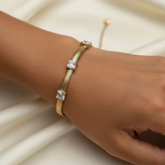GOLD SQUARE DIAMOND VANEE BRACELET