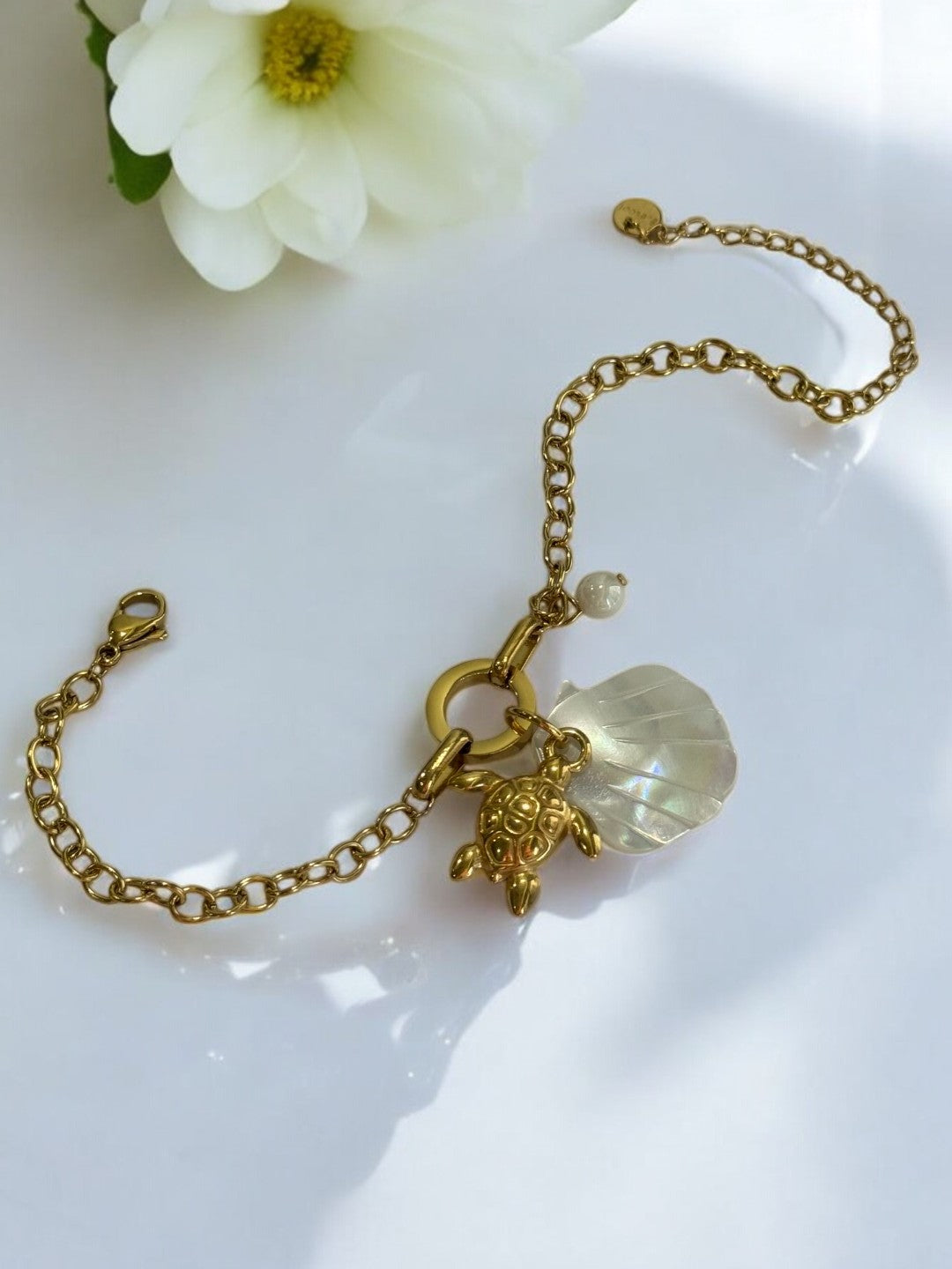 GOLDEN CHAIN WITH CHARMS LIKE TURTLE, SEA SHELL AND PEARL