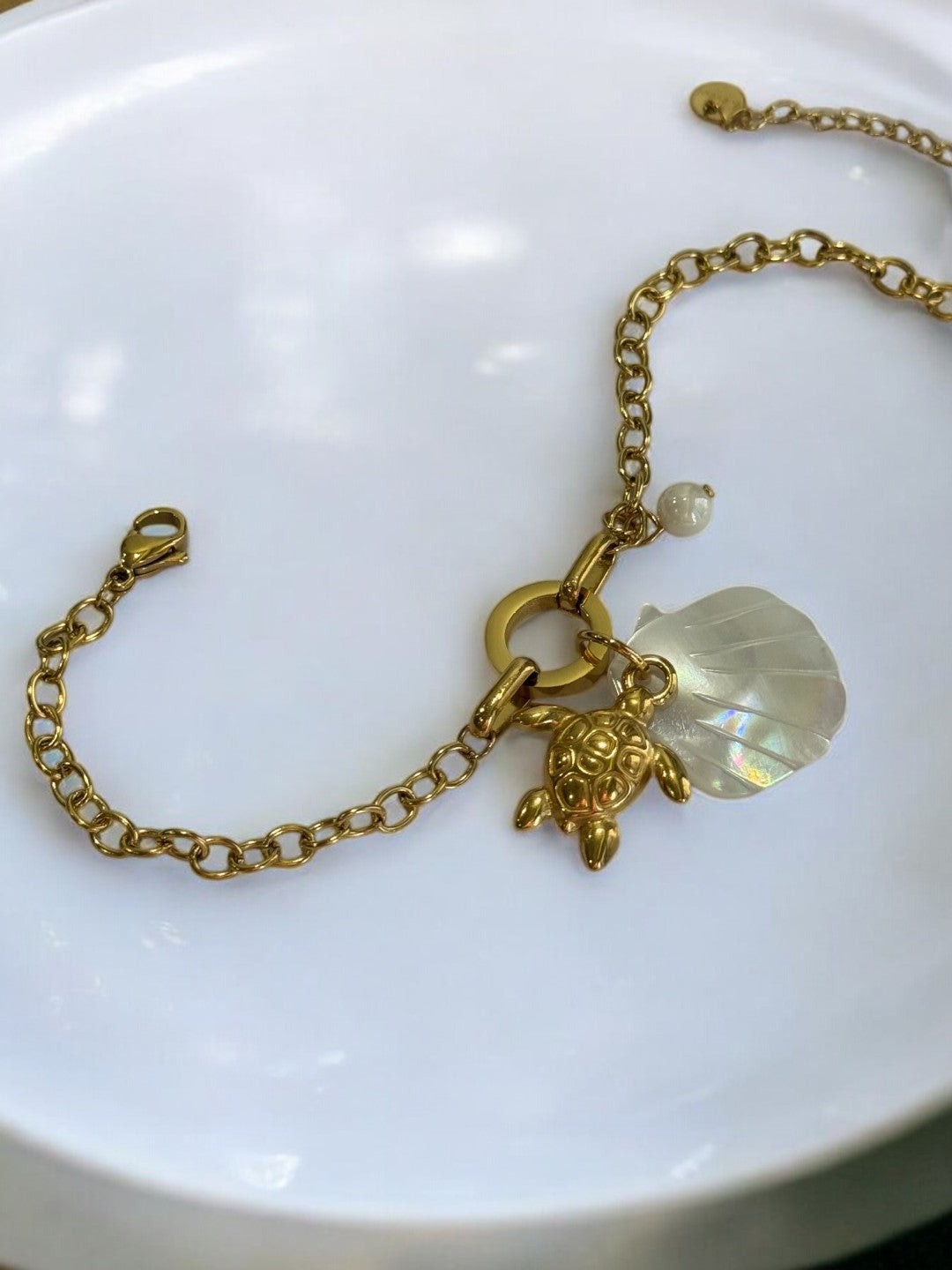 GOLDEN CHAIN WITH CHARMS LIKE TURTLE, SEA SHELL AND PEARL