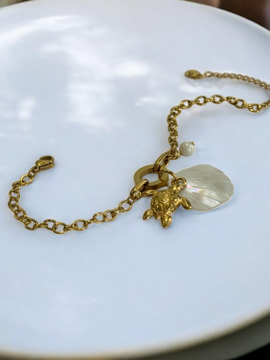 GOLDEN CHAIN WITH CHARMS LIKE TURTLE, SEA SHELL AND PEARL