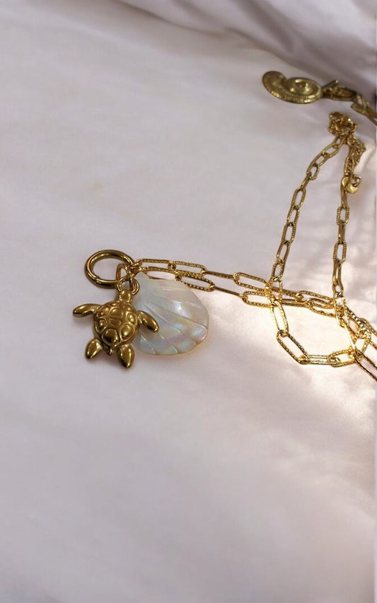 GOLDEN CHAIN WITH CHARMS LIKE TURTLE AND SEA SHELL