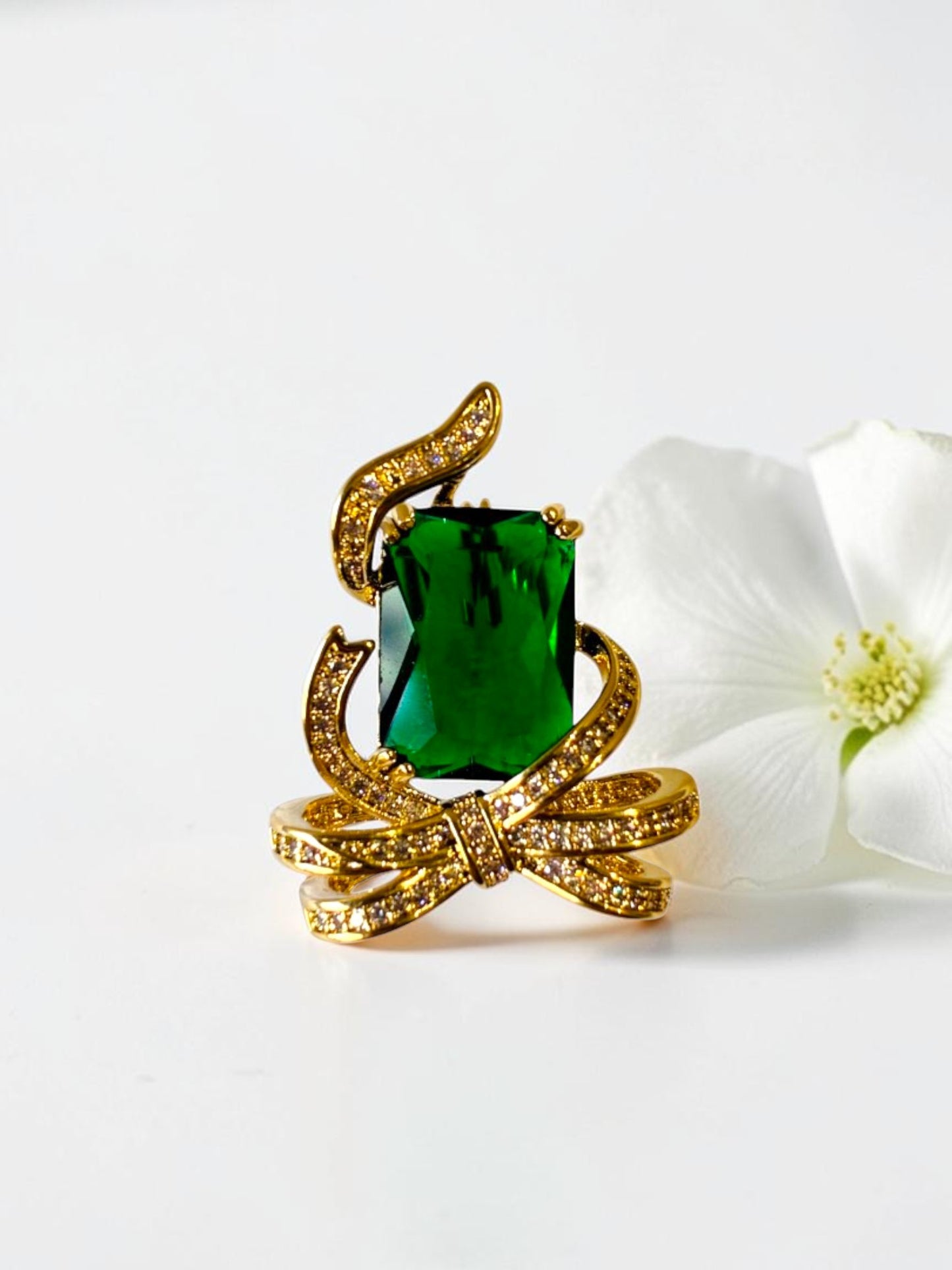 GREEN STONE CELESYA BROOCH