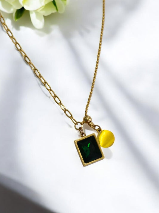 GOLDEN CHAIN WITH GREEN STONE AND CHARM