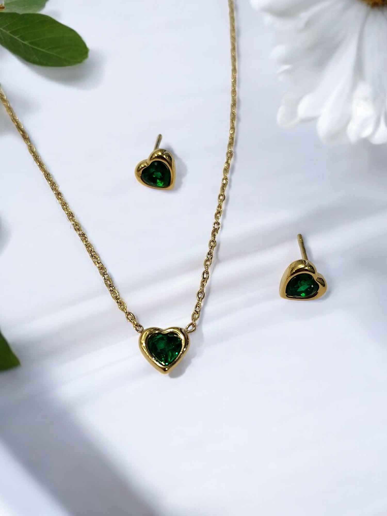 GOLDEN CHAIN, GREEN PENDENT, EARRING 