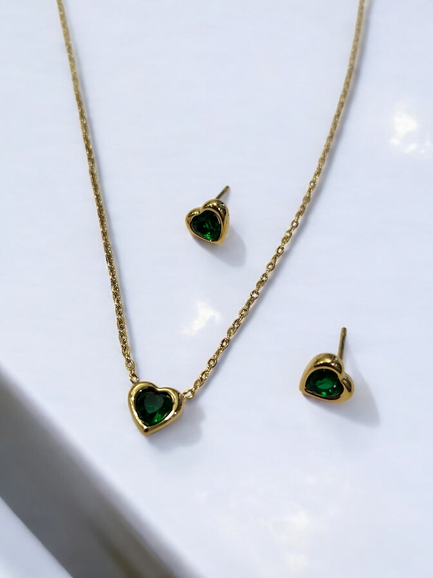 GOLDEN CHAIN, GREEN PENDENT, EARRING 