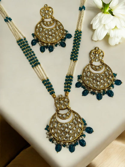 WHITE AND GREEN MALA WITH KUNDAN PENDENT WITH HANGING GREEN BEADS AND MATCHING EARRING