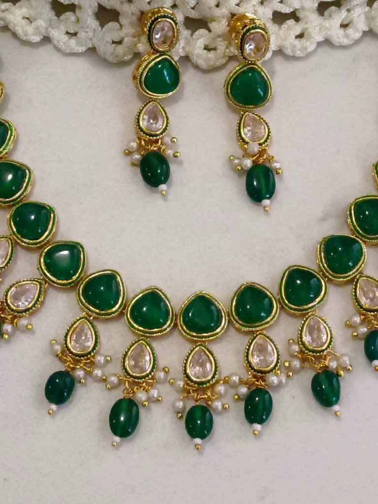 TRIANGULAR GREEN STONE, DROP KUND AND HANGING BEADS WITH DANGLING EARRING AND MAANG TIKA