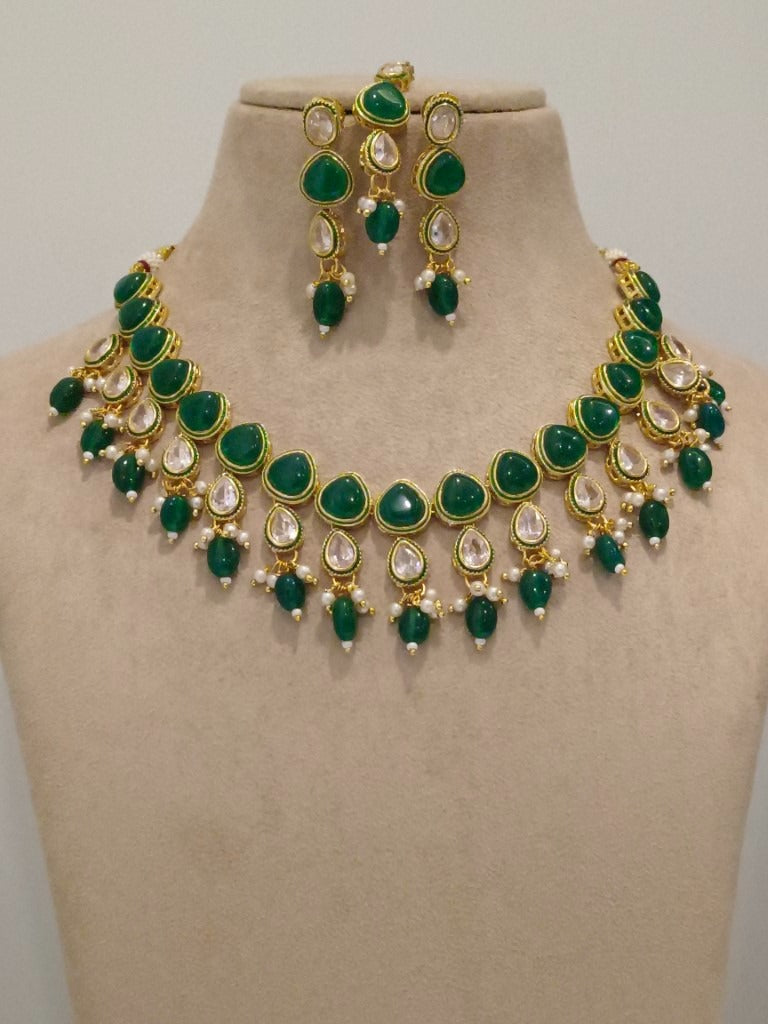 TRIANGULAR GREEN STONE, DROP KUND AND HANGING BEADS WITH DANGLING EARRING AND MAANG TIKA