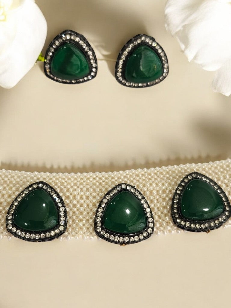 WHITE BEADS CHOAKR WITH GREEN TRIANGULAR STONE AND EARRING
