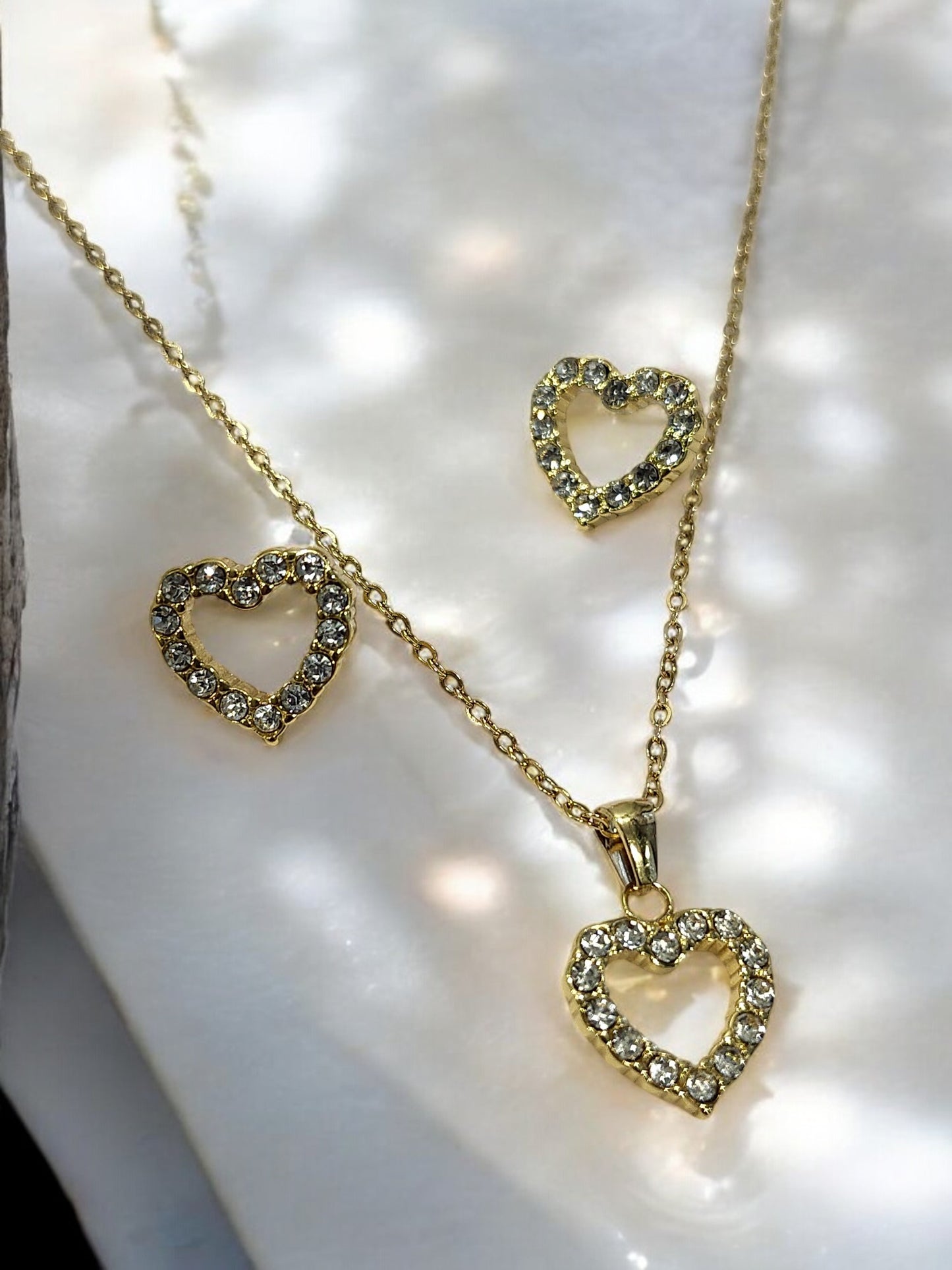 GOLDEN DIAMOND HEART PENDENT, EARRING AND CHIAN  