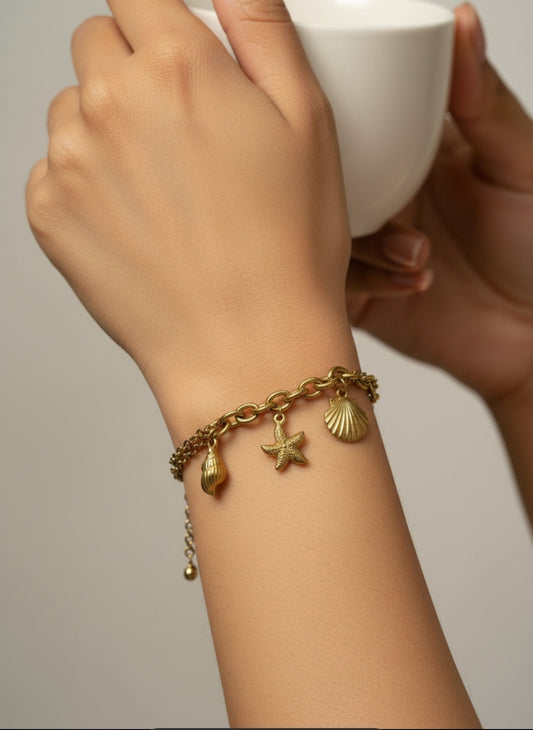 GOLD SEA CONCH SHEMBRIE BRACELET