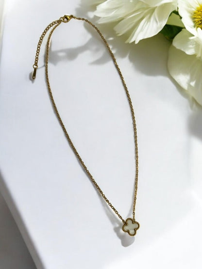 WHITE CLOVER JENNY NECKLACE
