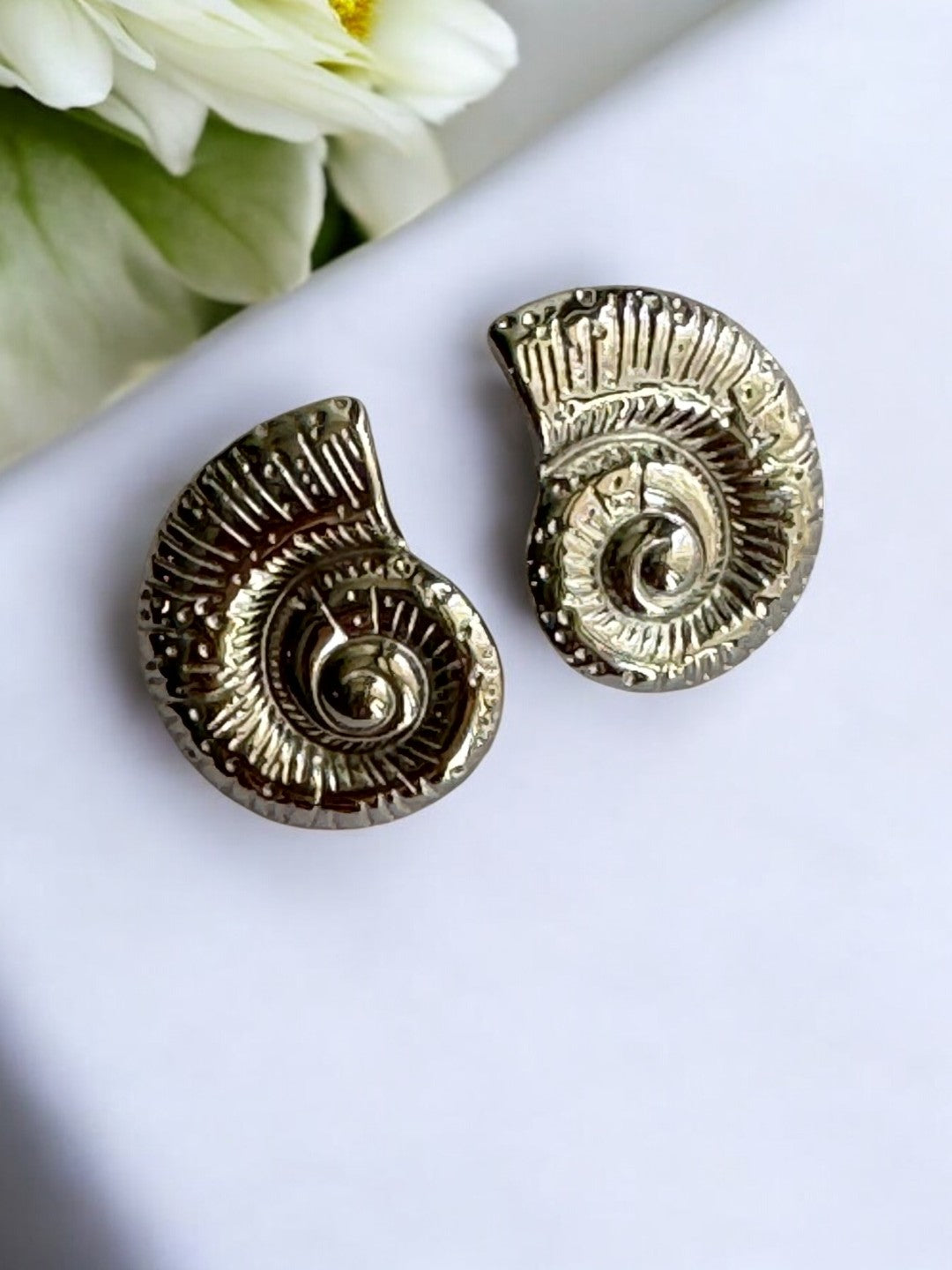 SILVER SNAIL JIYANSHI EARRINGS