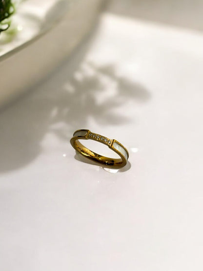 GOLD DIAMOND NREKIE RING