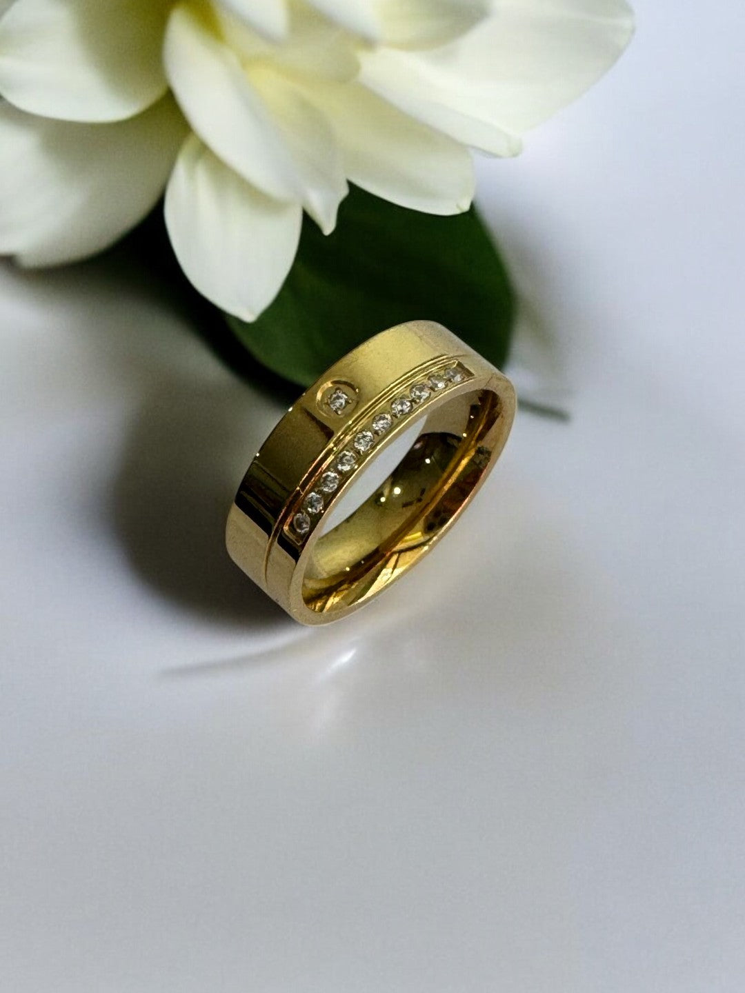 GOLD DIAMOND LINE HARIKSHI RING