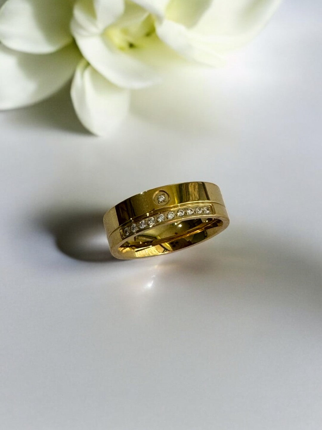 GOLD DIAMOND LINE HARIKSHI RING