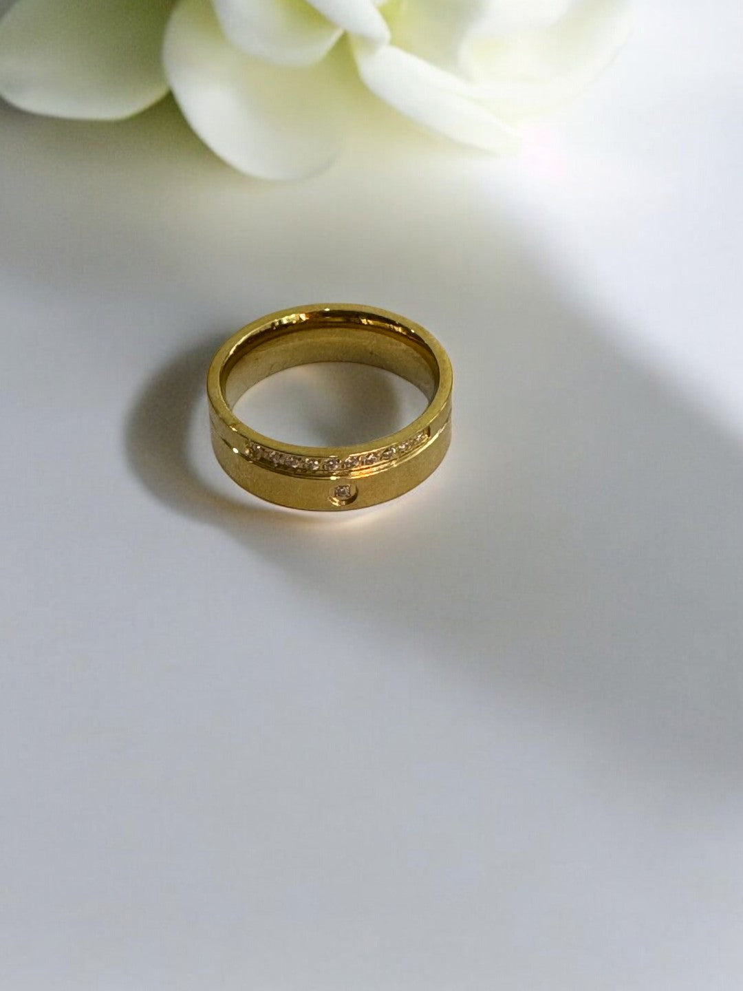 GOLD DIAMOND LINE HARIKSHI RING