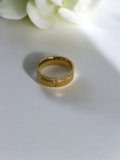 GOLD DIAMOND LINE HARIKSHI RING