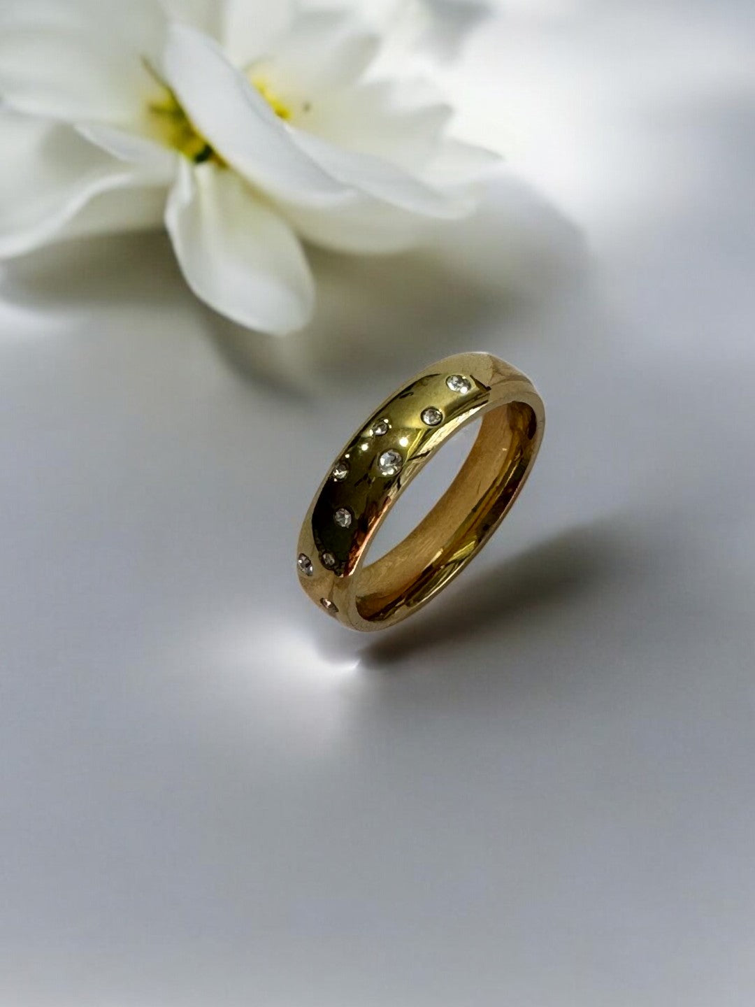 GOLD DIAMOND JANAKIE RING