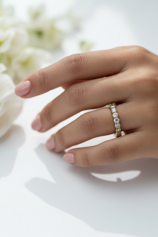 GOLDEN DIAMOND VINEE RING