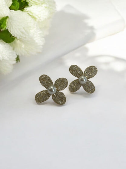 GOLDEN DIAMOND FLOWER ALANA EARRINGS
