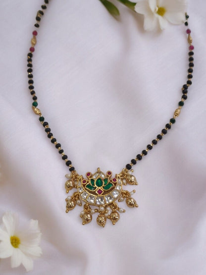GOLD VANITA KUNDAN MANGALSUTRA SET